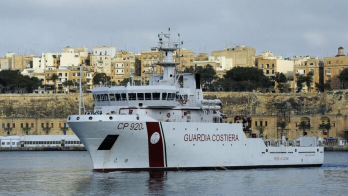 La Guardia Costiera sequestra peschereccio con reti derivanti irregolari nel Tirreno meridionale