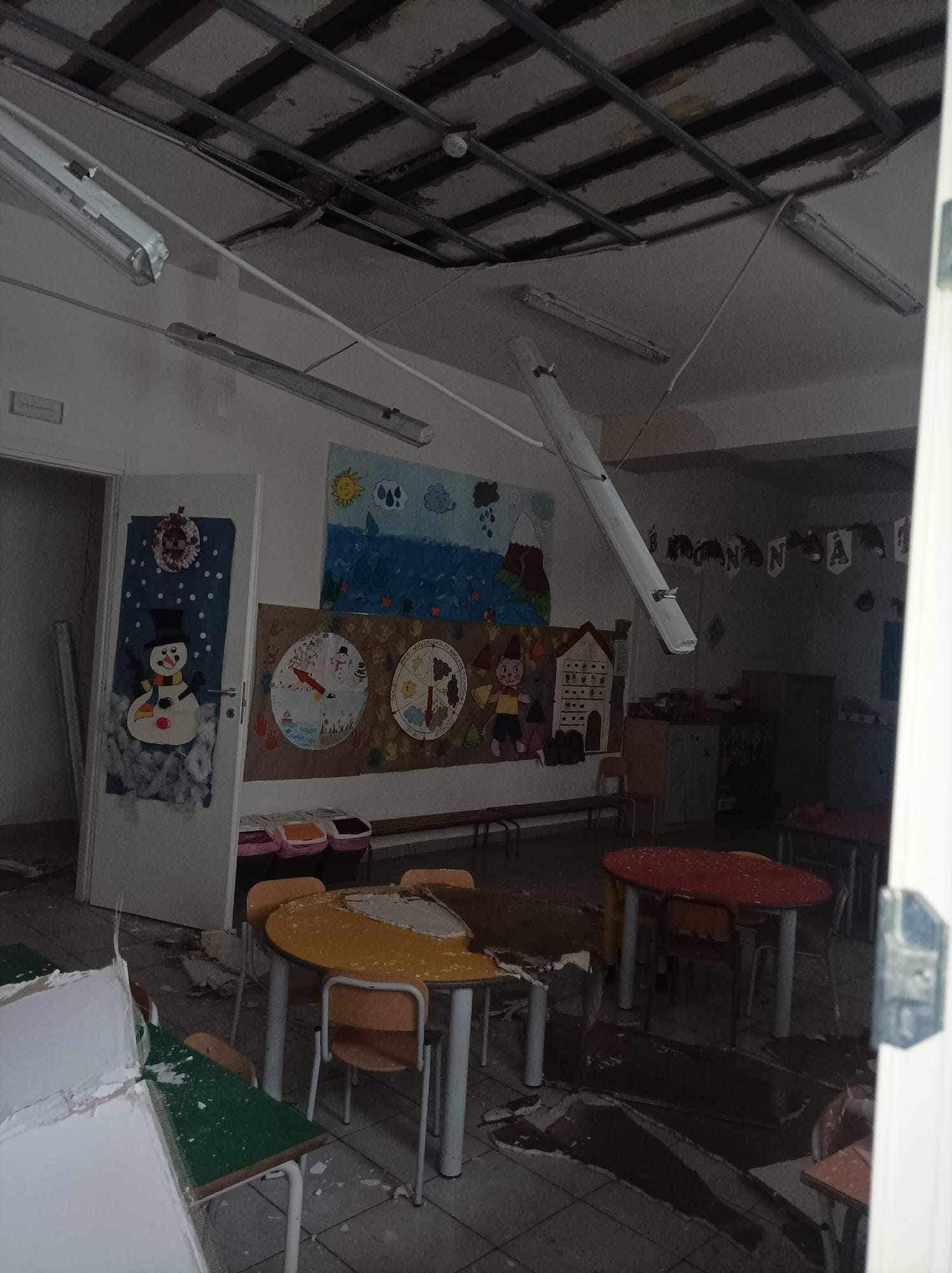 Crollo di controsoffitti in una scuola cosentina: preoccupazioni sulla sicurezza delle strutture scolastiche